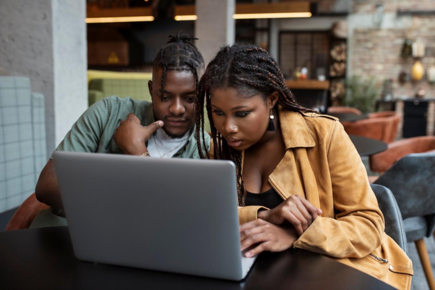 Contoh dashboard analisis komparatif